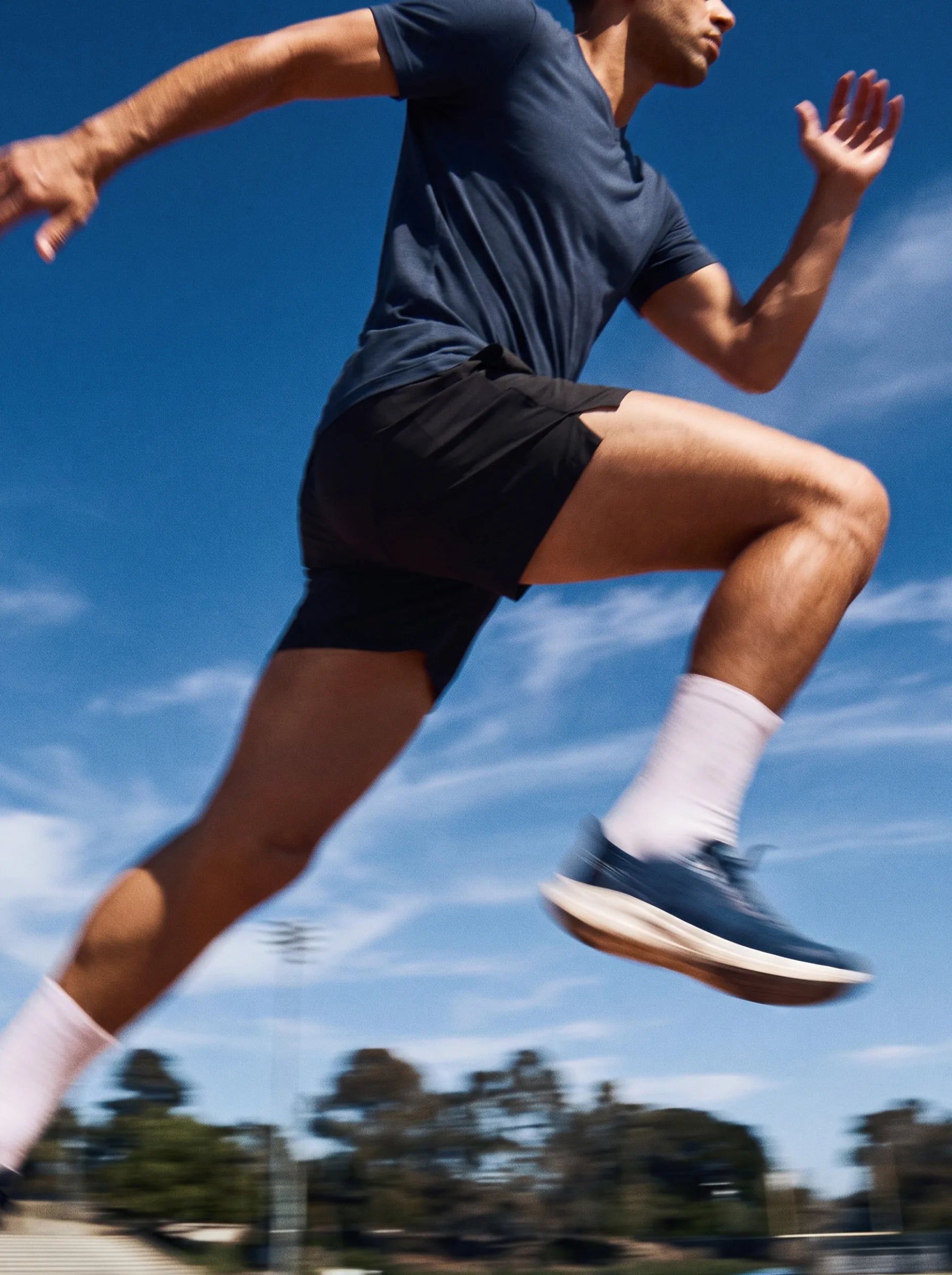 T-shirt con scollo a V AirPace™ Performance