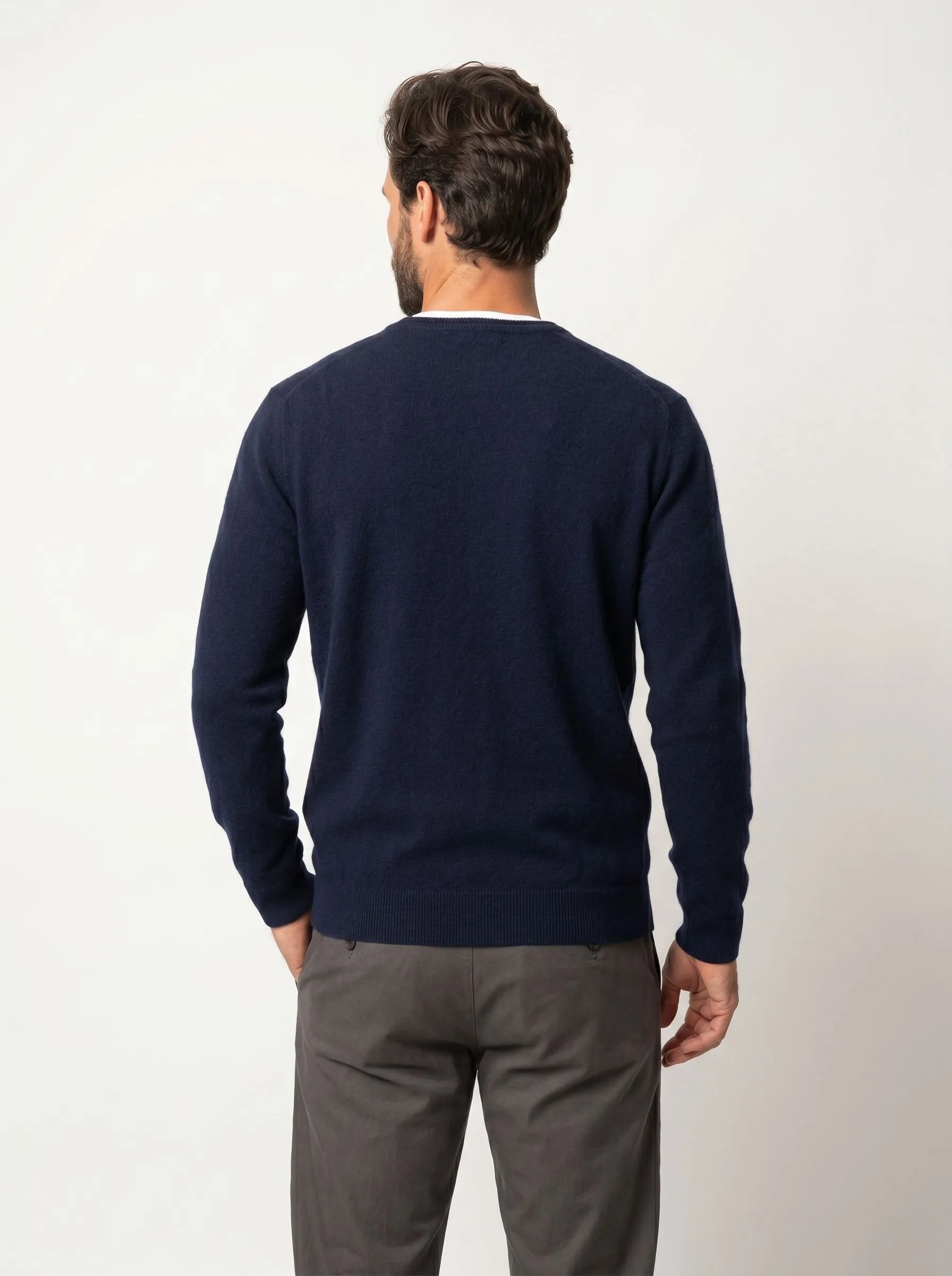 Maglione in cashmere mongolo con scollo a V