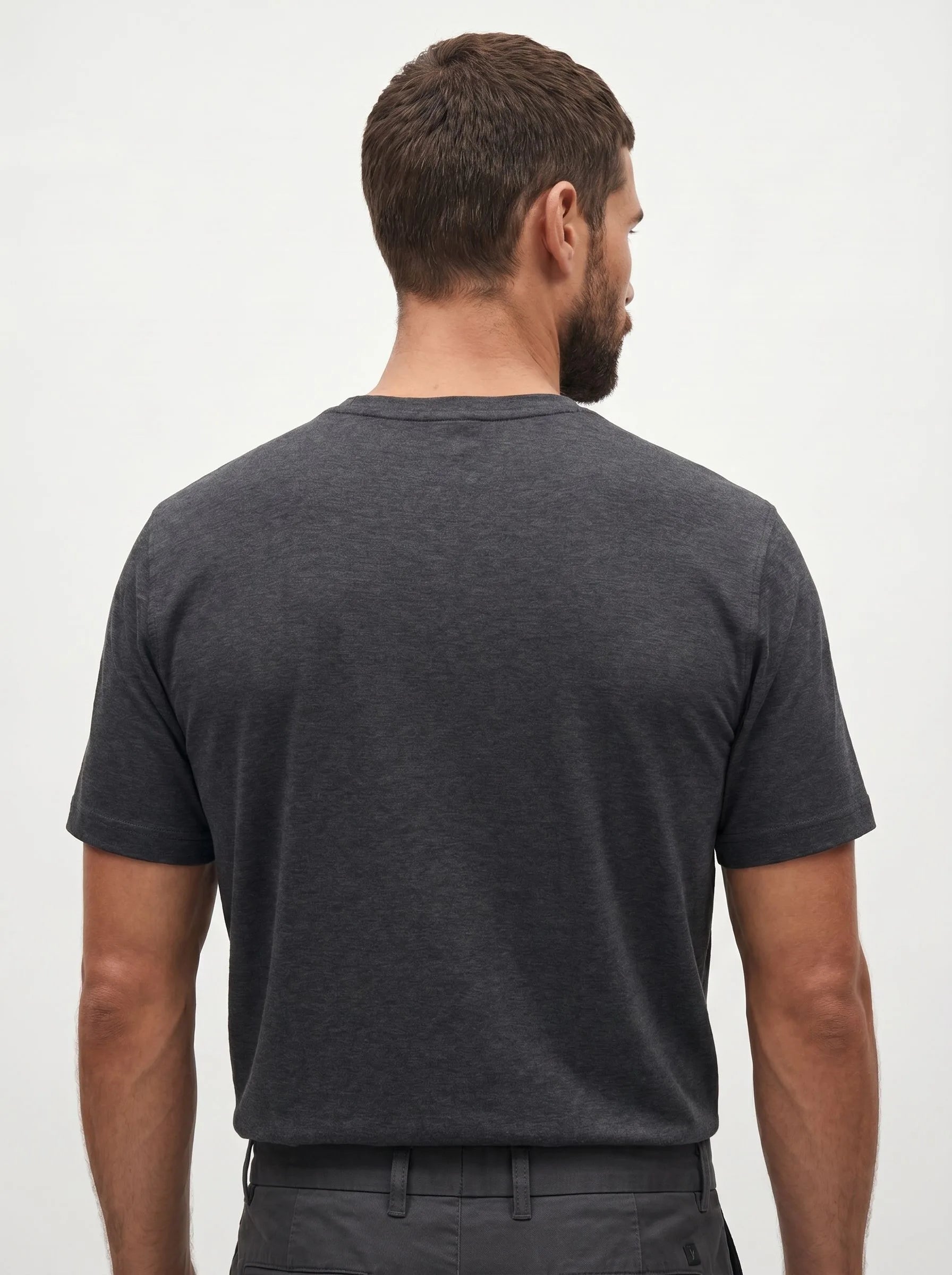 T-shirt con scollo a V AirPace™ Performance